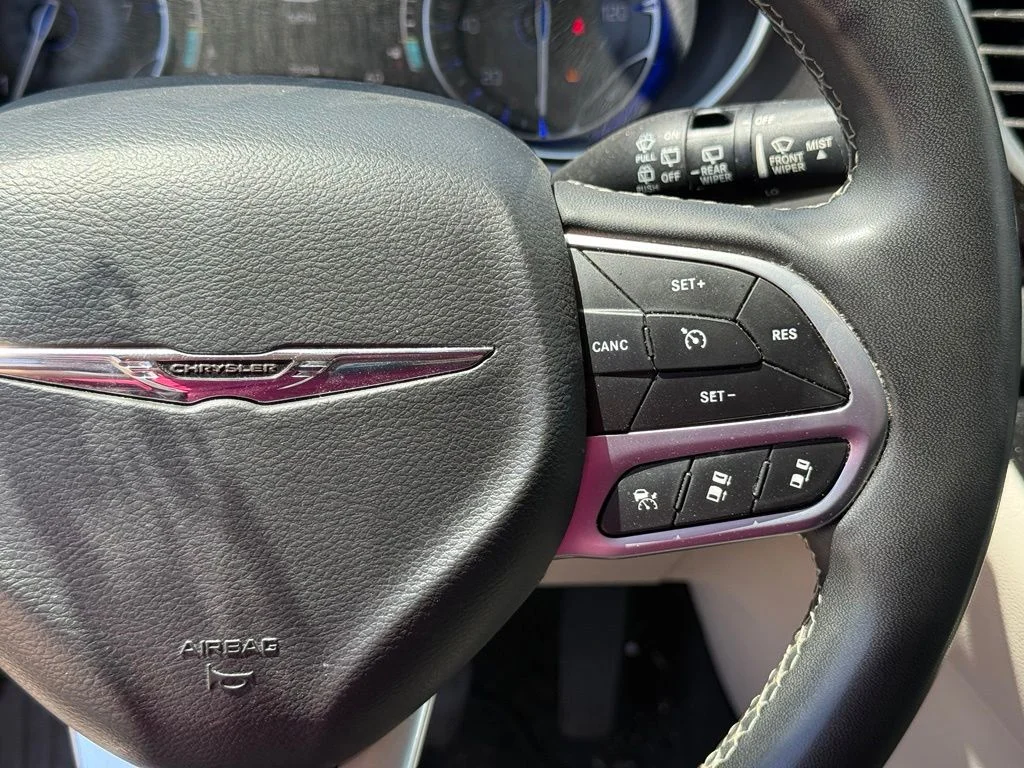 Used 2023 Silver Chrysler Touring L image 16