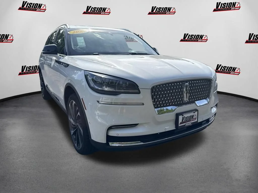Used 2022 White Lincoln Reserve image 3