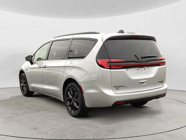 New 2026 Silver Mist Clearcoat Chrysler LIMITED AWD image 3