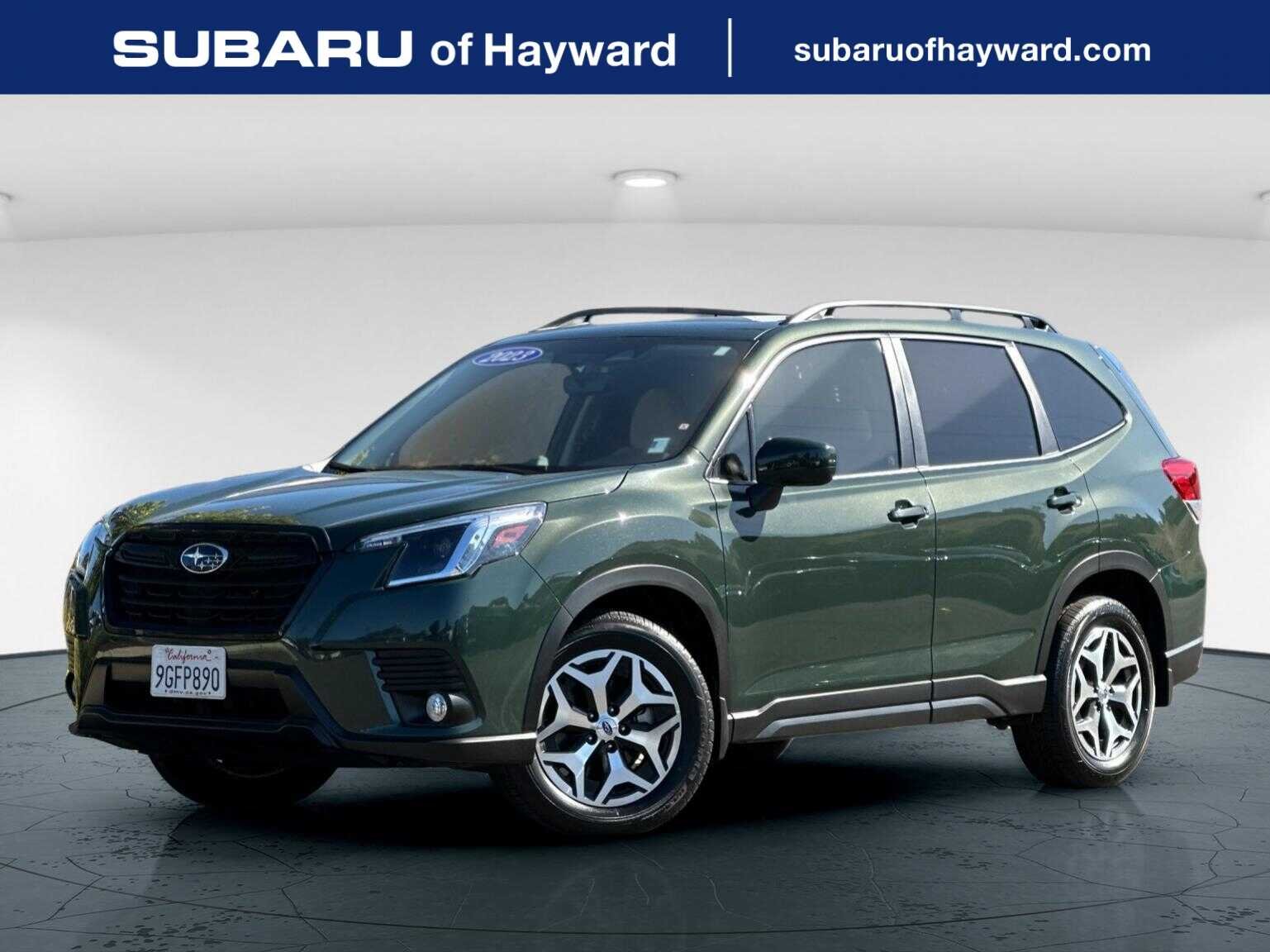 Used 2023 Green Subaru Premium 4D Sport Utility image 1