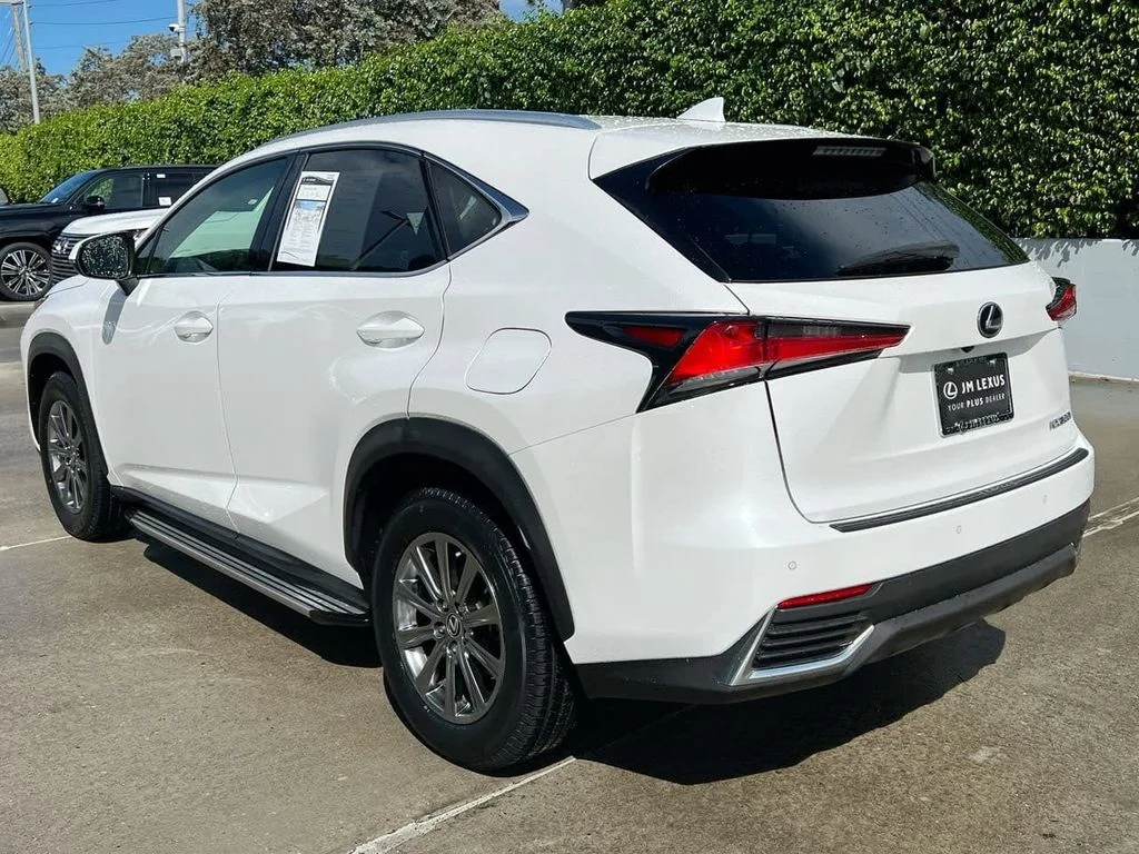 Used 2018 Eminent White Pearl Lexus 300h image 5