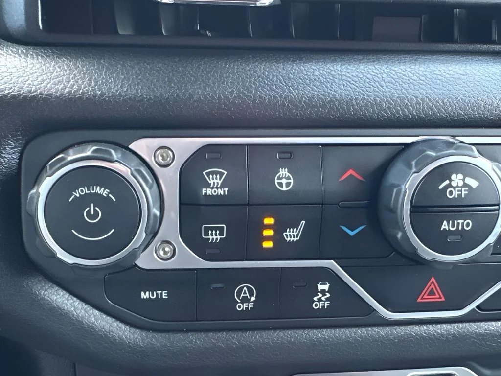 Used 2024 Black Jeep Sport S image 19