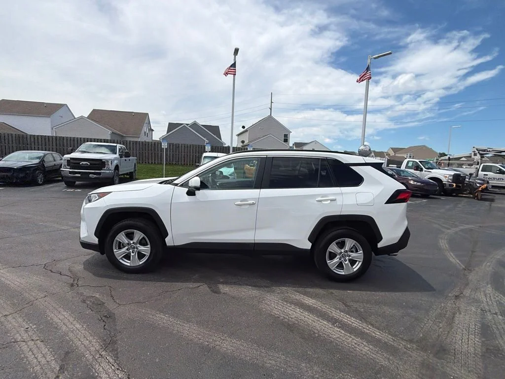 Used 2019 White Toyota XLE image 4