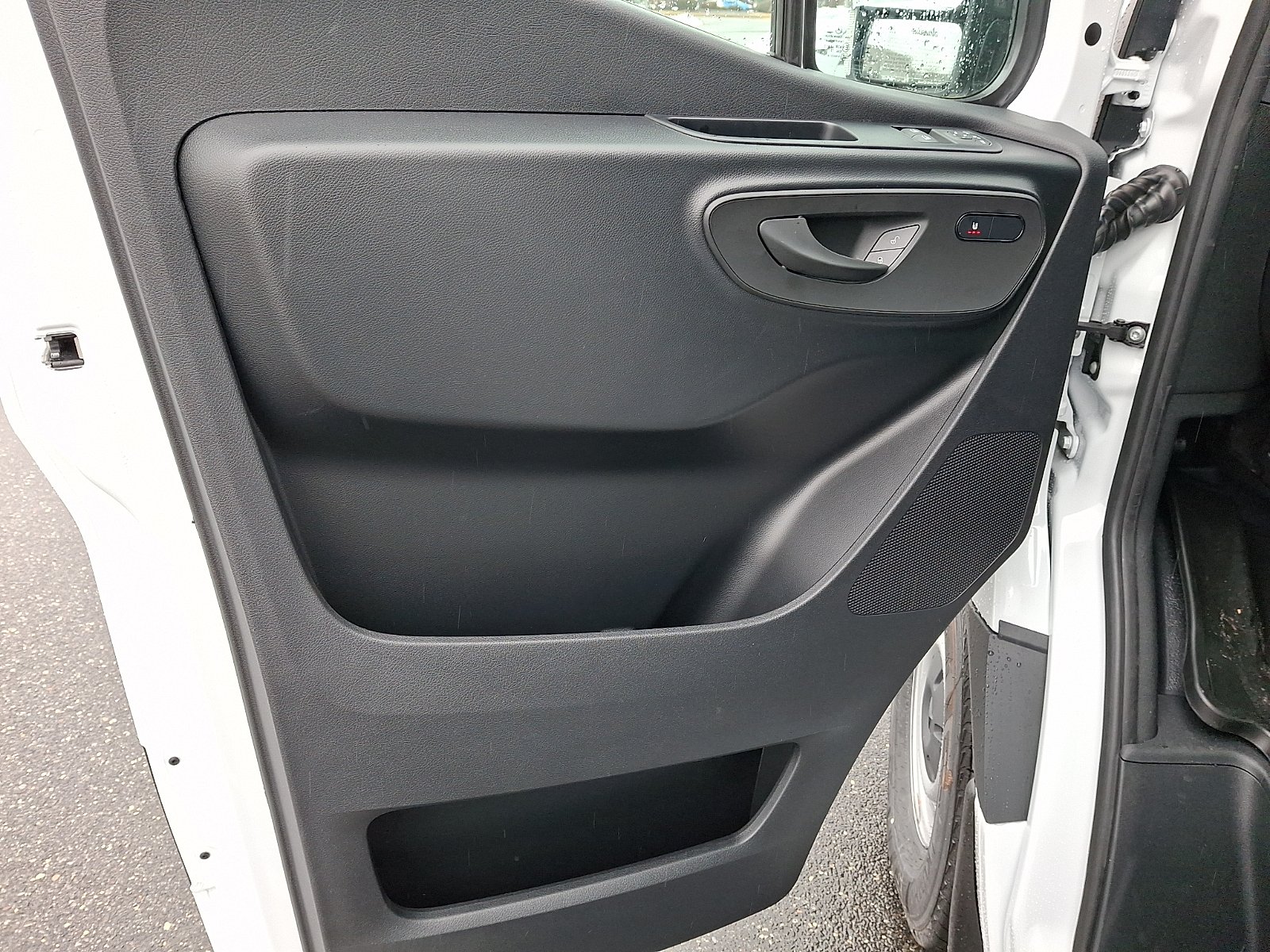 New 2026 Arctic White Mercedes-Benz High Roof 4-Cyl Diesel image 7