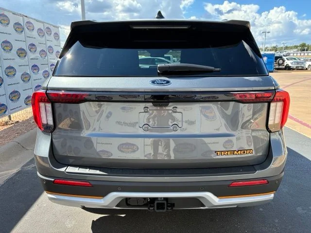 New 2026 Carbonized Gray Metallic Ford Tremor image 5