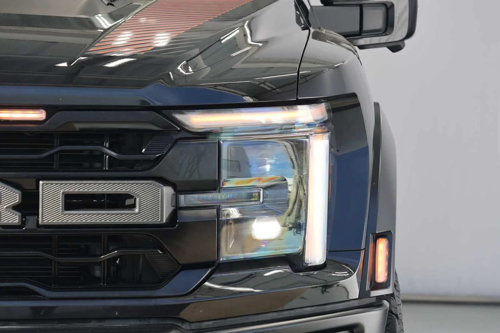 Used 2025 Agate Black Metallic Ford Raptor image 4
