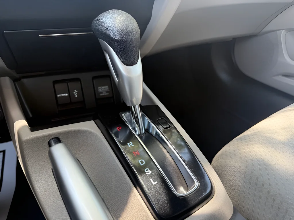 Used 2015 Modern Steel Metallic Honda Hybrid image 30