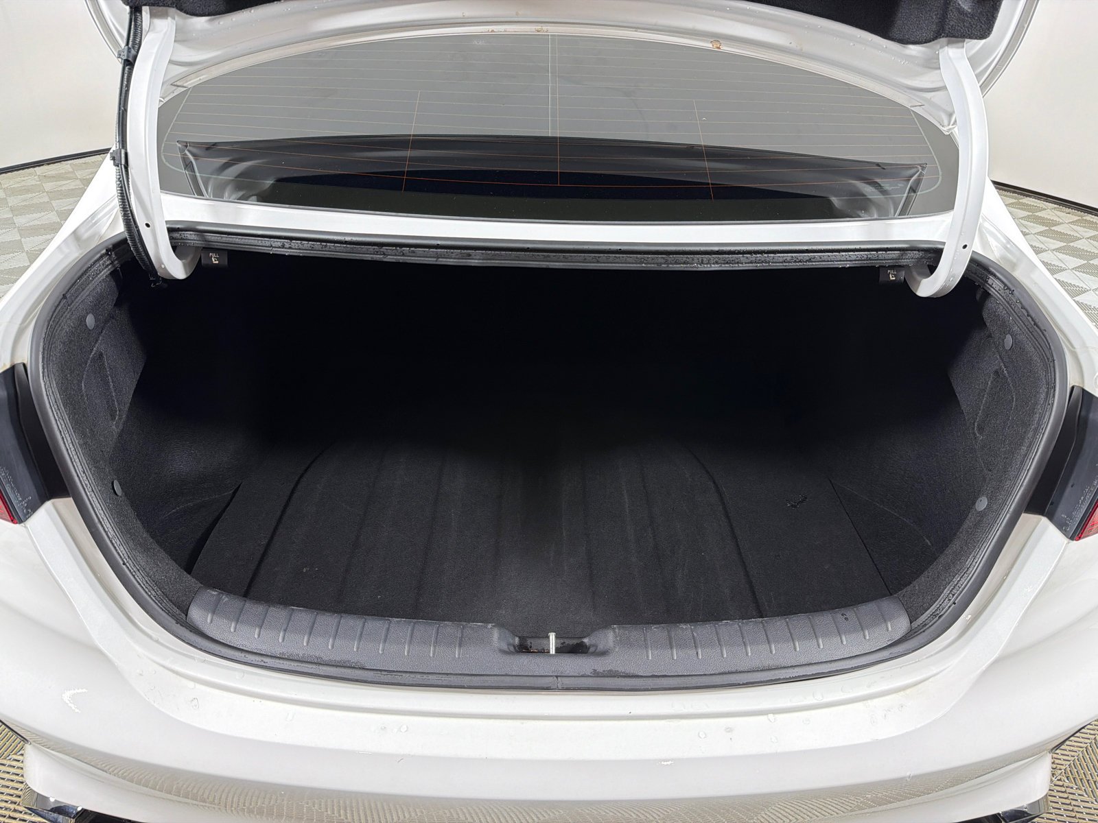 Used 2023 Snow White Pearl Kia GT-Line image 19
