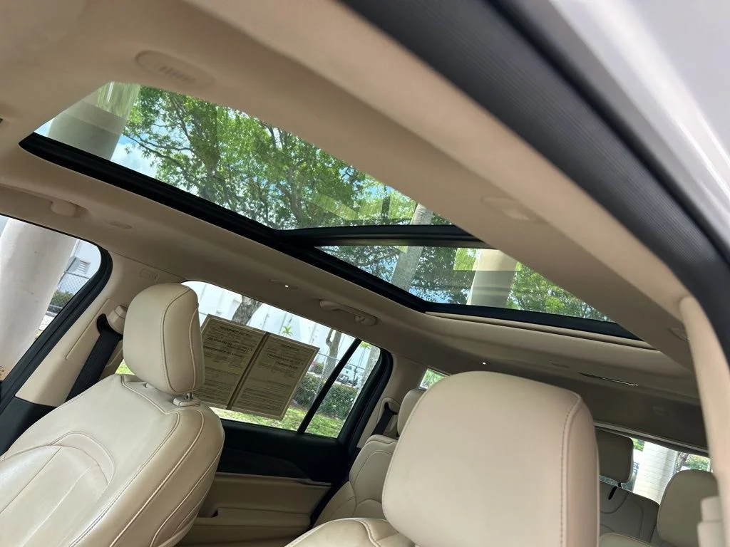 Used 2021 White Jeep Limited image 10
