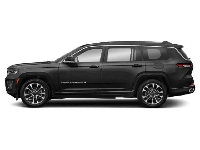 Used 2022 Diamond Black Crystal Pearlcoat Jeep Overland image 3