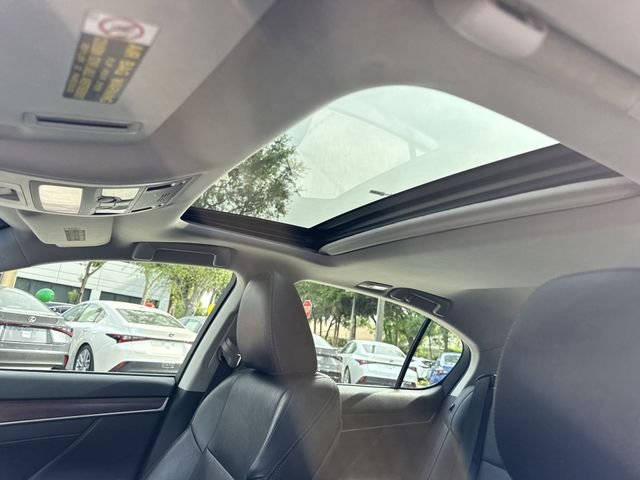 Used 2014 White Lexus 350 image 22