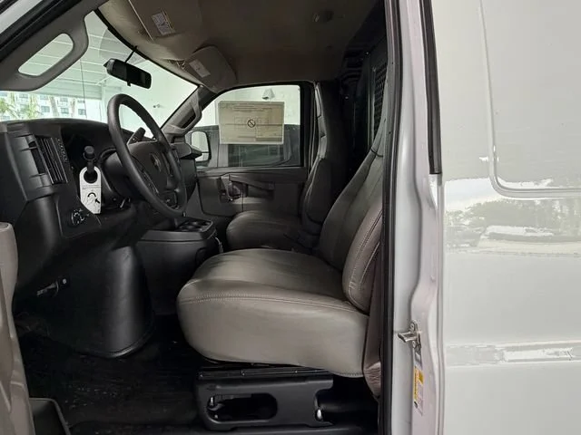 2025 Chevrolet Express Cargo Work Van - Photo 6