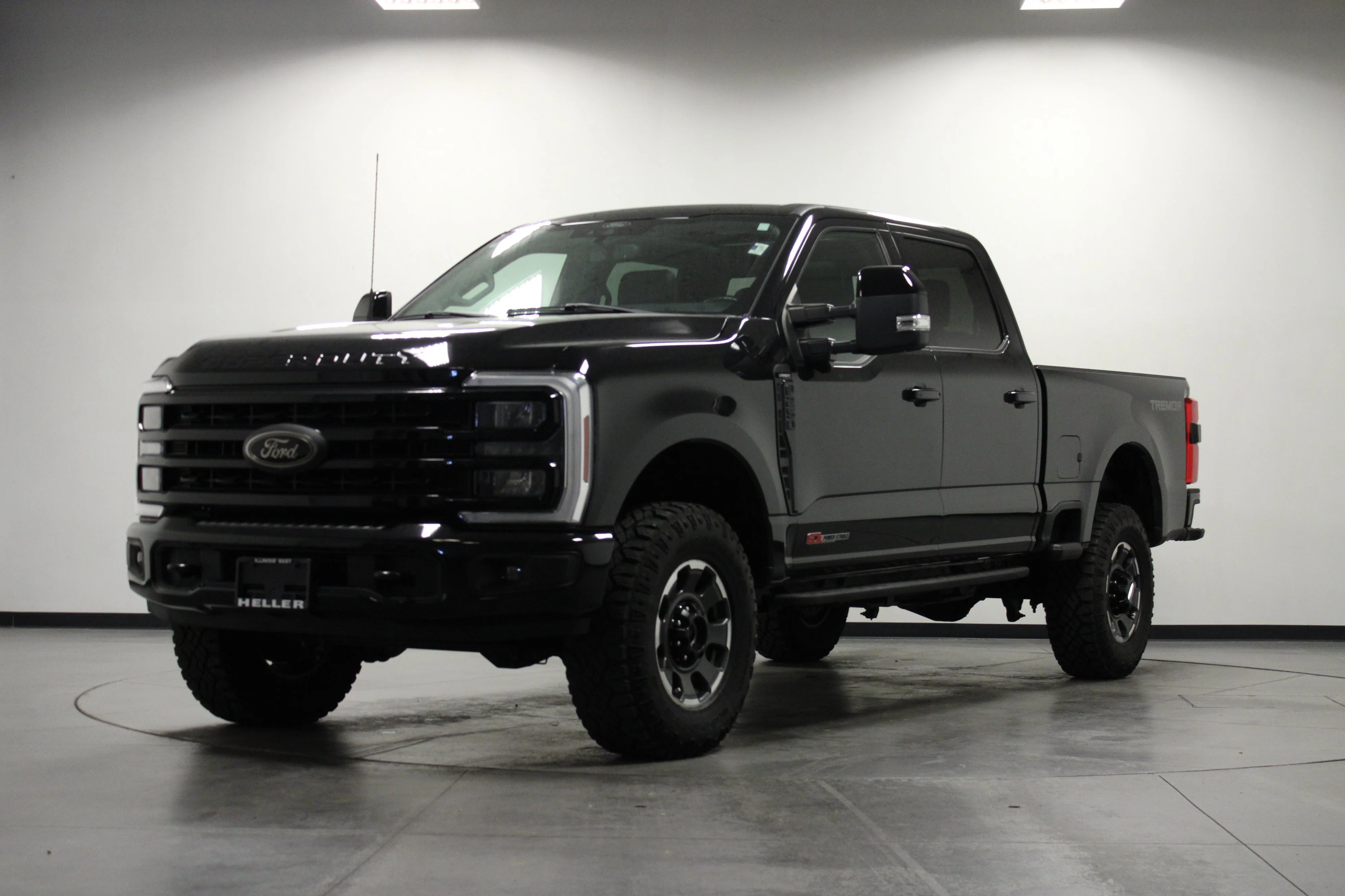 Used 2024 Agate Black Metallic Ford LARIAT image 8