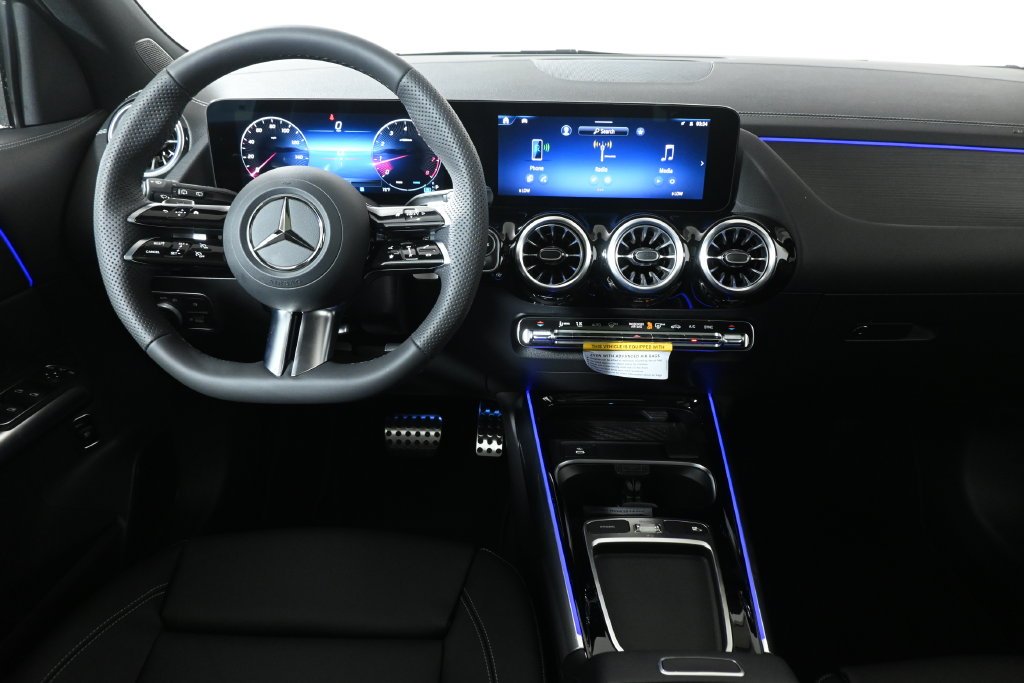 Used 2026 Mountain Grey Metallic Mercedes-Benz GLA 250 image 17