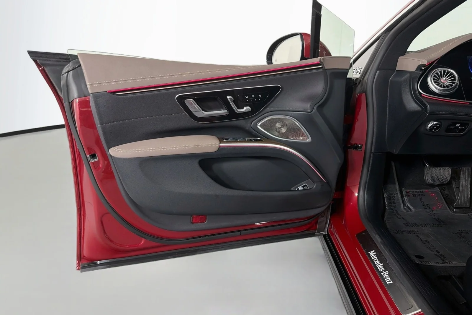 Certified Used 2024 MANUFAKTUR Patagonia Red Metallic Mercedes-Benz EQS 450+ image 23