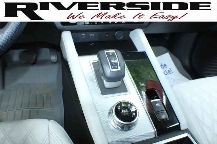 Used 2024 White Mitsubishi SEL image 11
