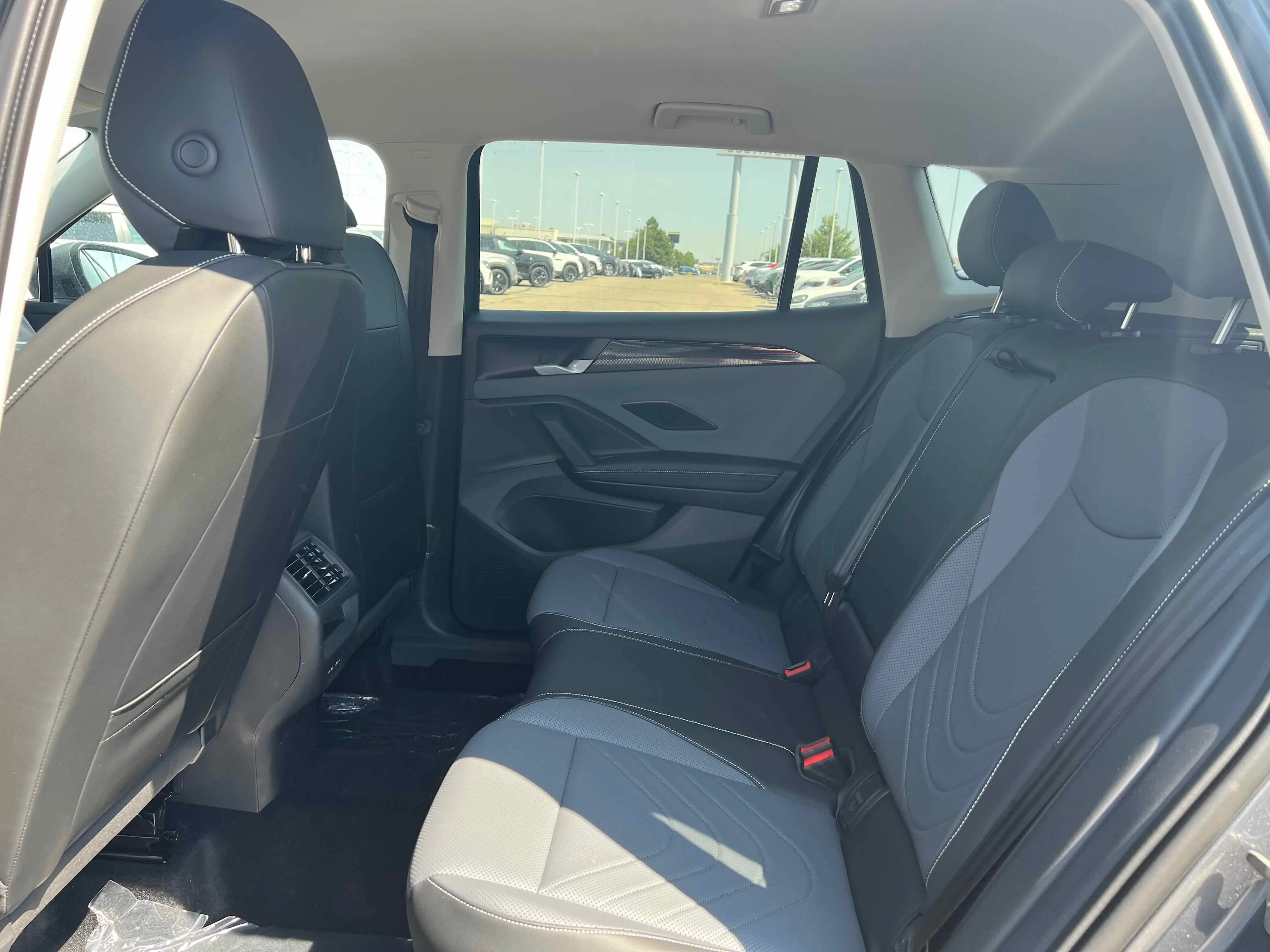 New 2025 Platinum Gray Volkswagen SE image 20