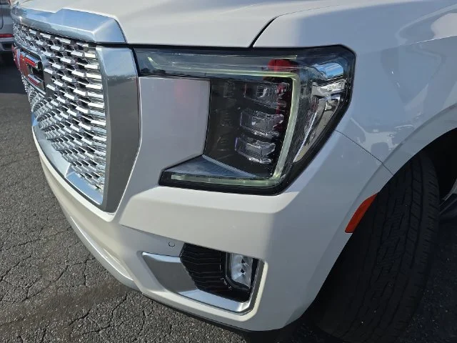 Used 2024 White GMC Denali image 34