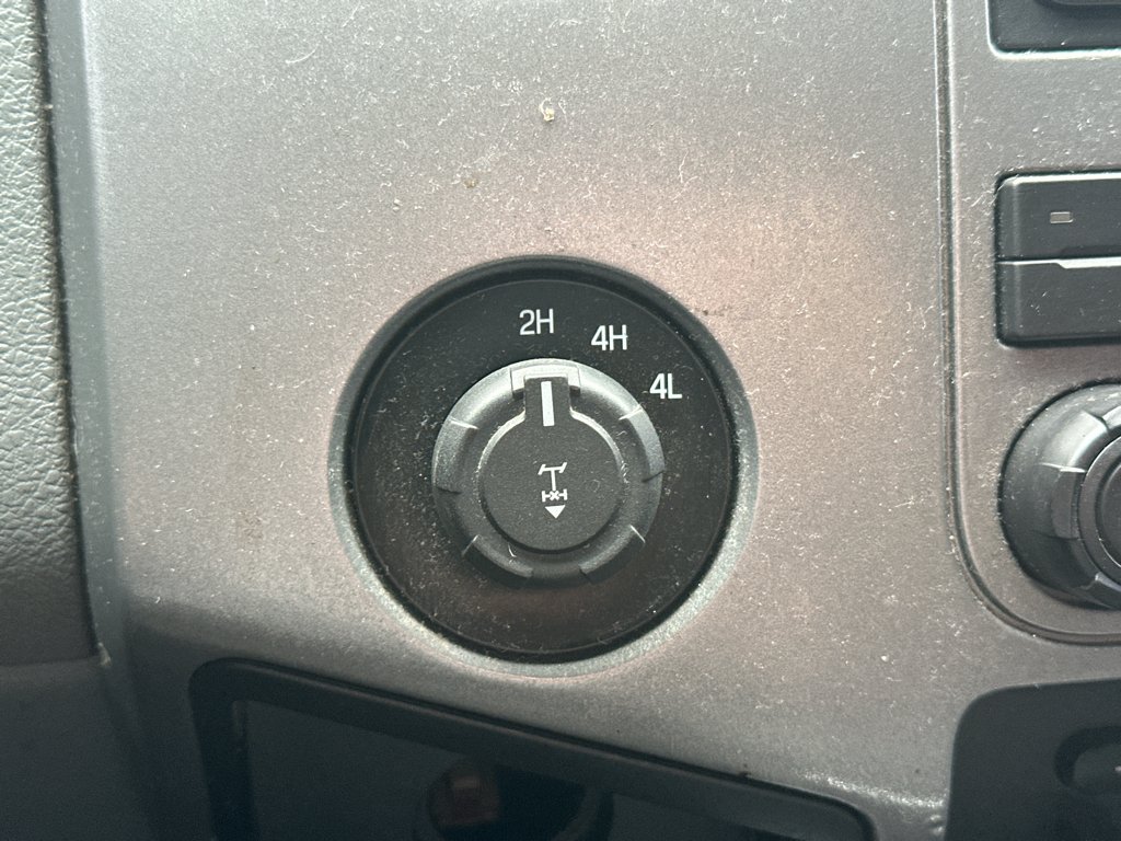Used 2013 Ingot Silver Metallic Ford XLT image 23