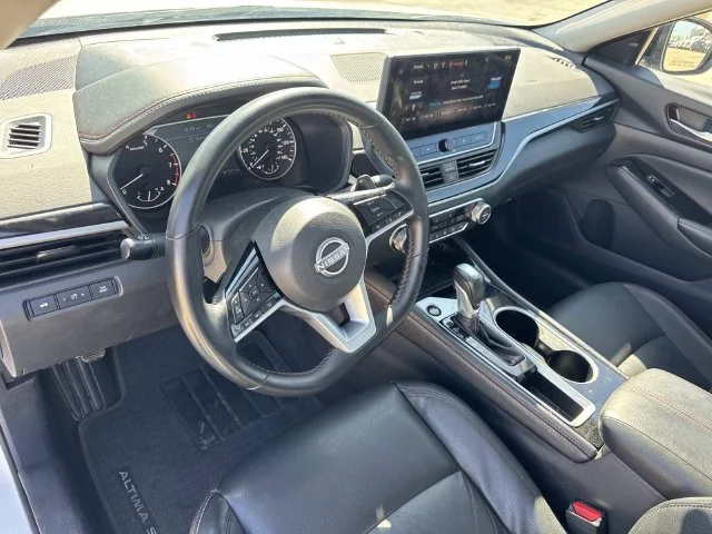 Used 2025 White Nissan 2.5 SR image 37