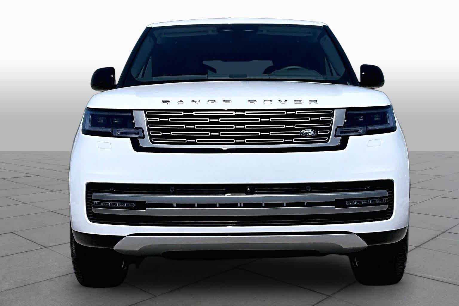 New 2026 Fuji White Land Rover SE image 3
