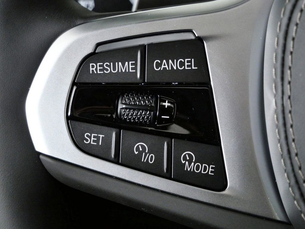 Used 2026 Skyscraper Grey Metallic BMW xDrive40i image 42