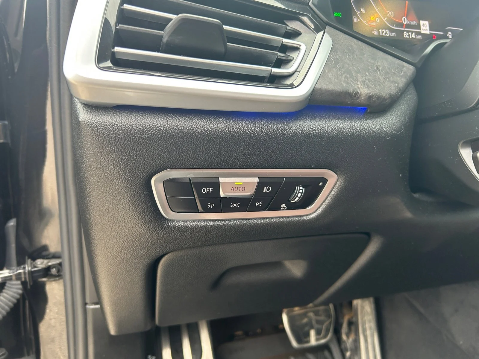 Used 2022 Black BMW xDrive40i image 16