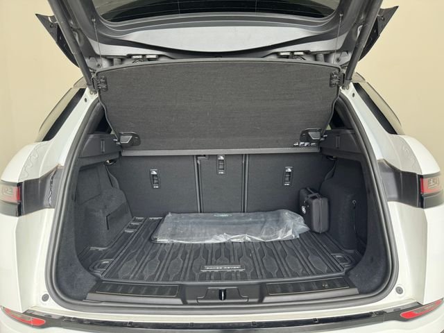 Used 2023 Fuji White Land Rover Dynamic image 8