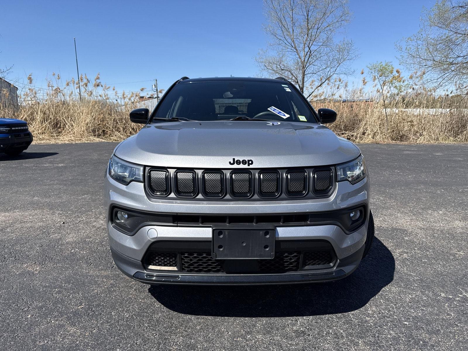 Used 2022 Billet Silver Metallic Clearcoat Jeep Altitude image 13