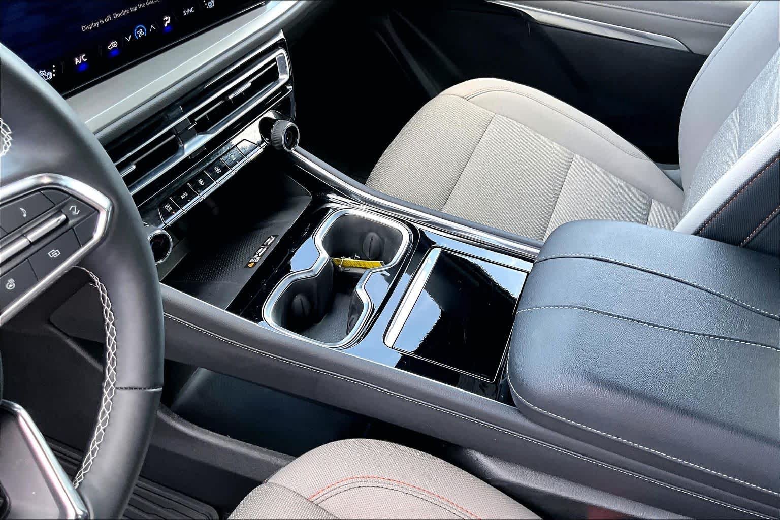 Used 2024 Sterling Gray Metallic Chevrolet FWD LT image 17