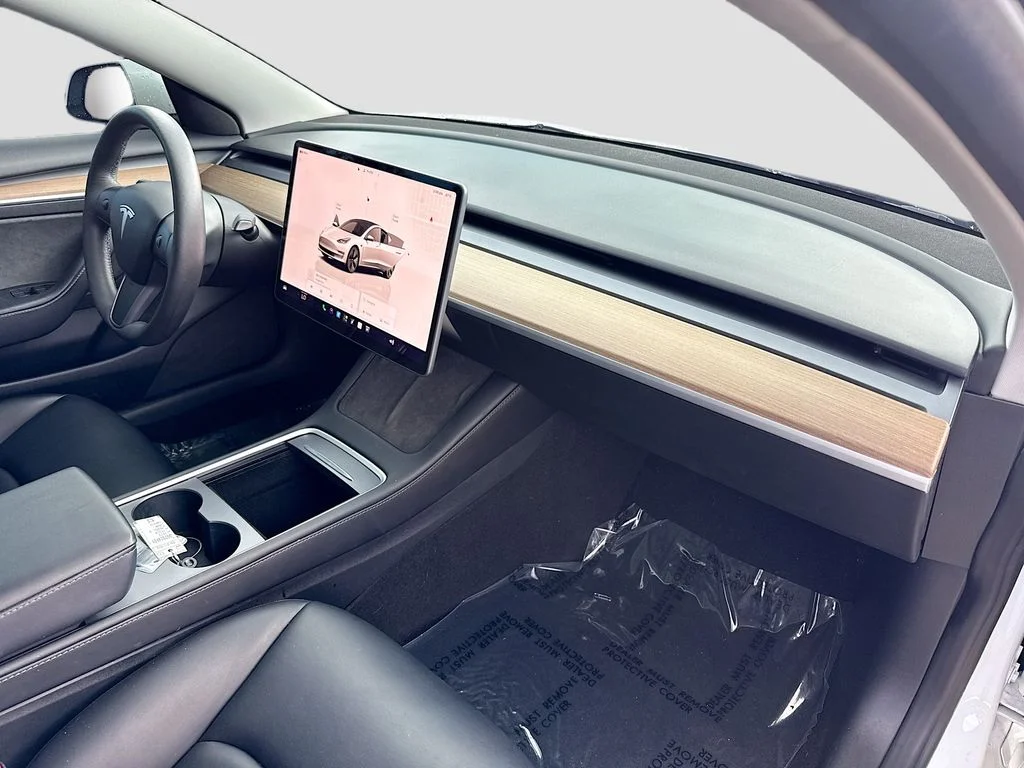 Used 2023 White Tesla Base image 27