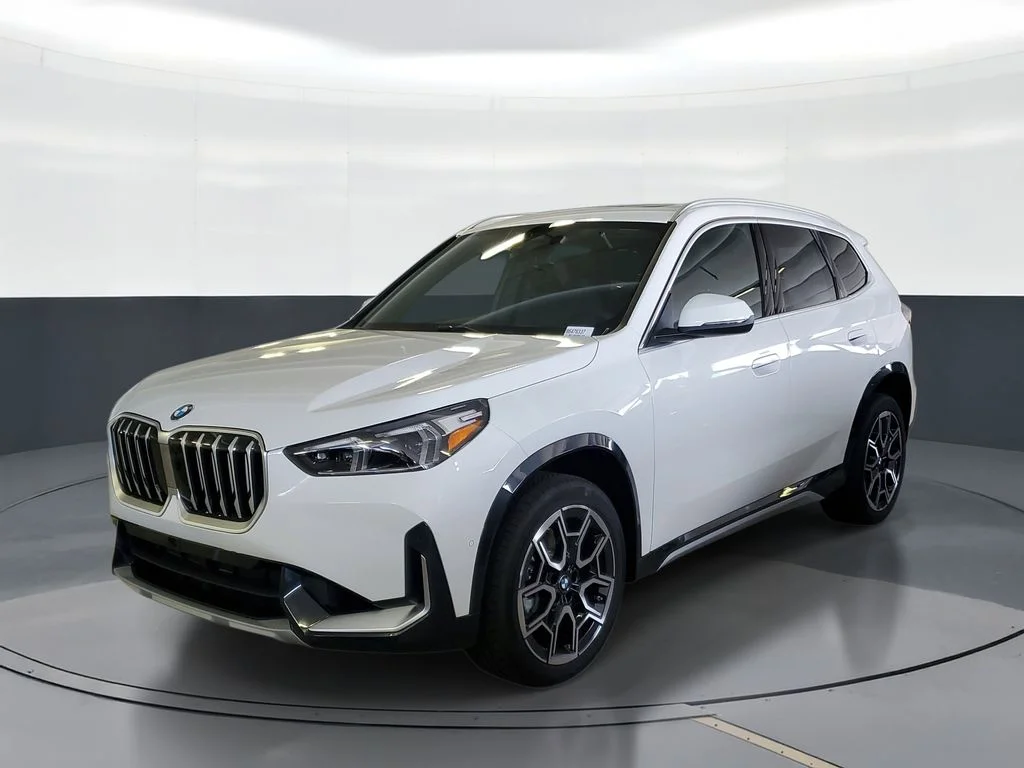 Used 2026 Alpine White BMW xDrive28i image 1