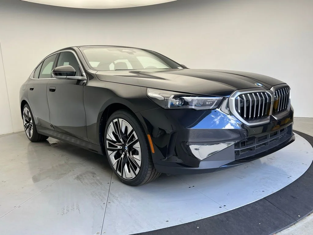 New 2027 Black Sapphire Metallic BMW 530i image 2