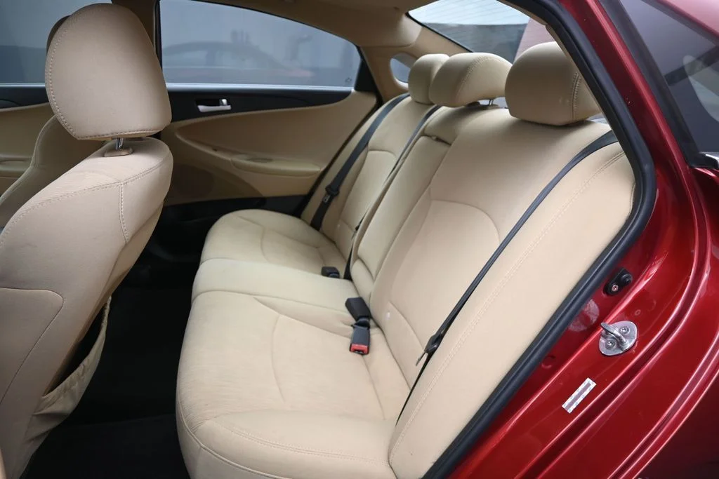 Used 2011 Red Hyundai GLS image 15