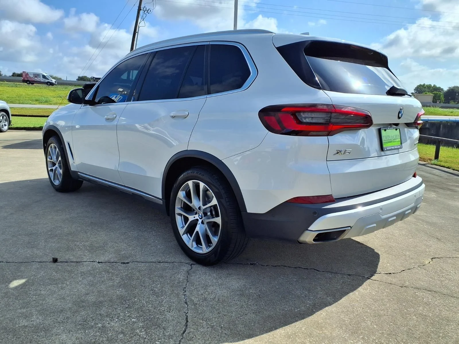 Used 2021 White BMW sDrive40i image 7