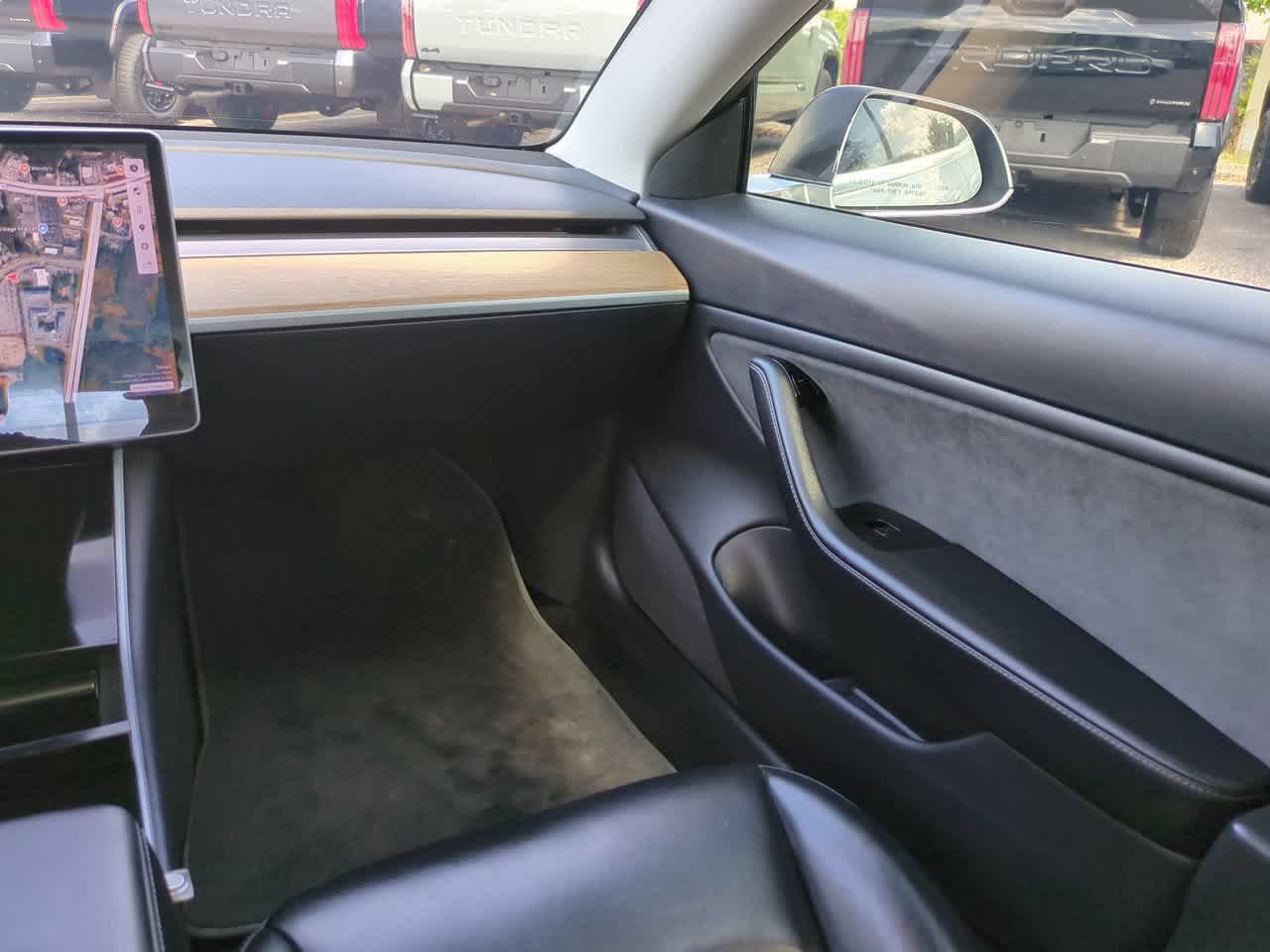 Used 2018  Tesla  image 16