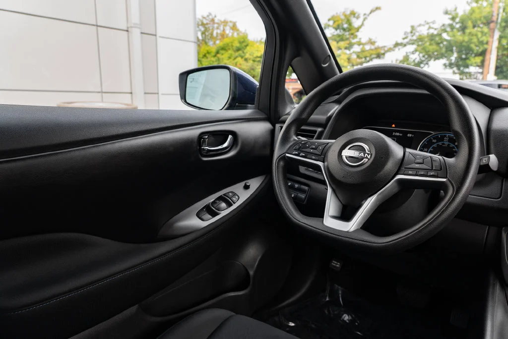 Used 2025 Blue Nissan S image 11