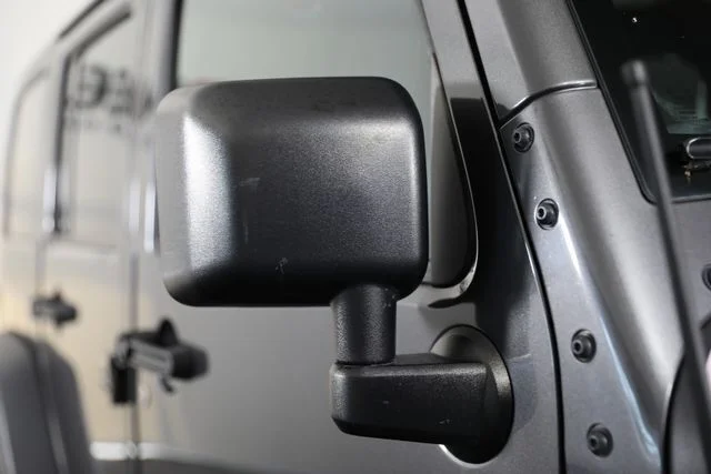 Used 2017 Silver Jeep  image 24