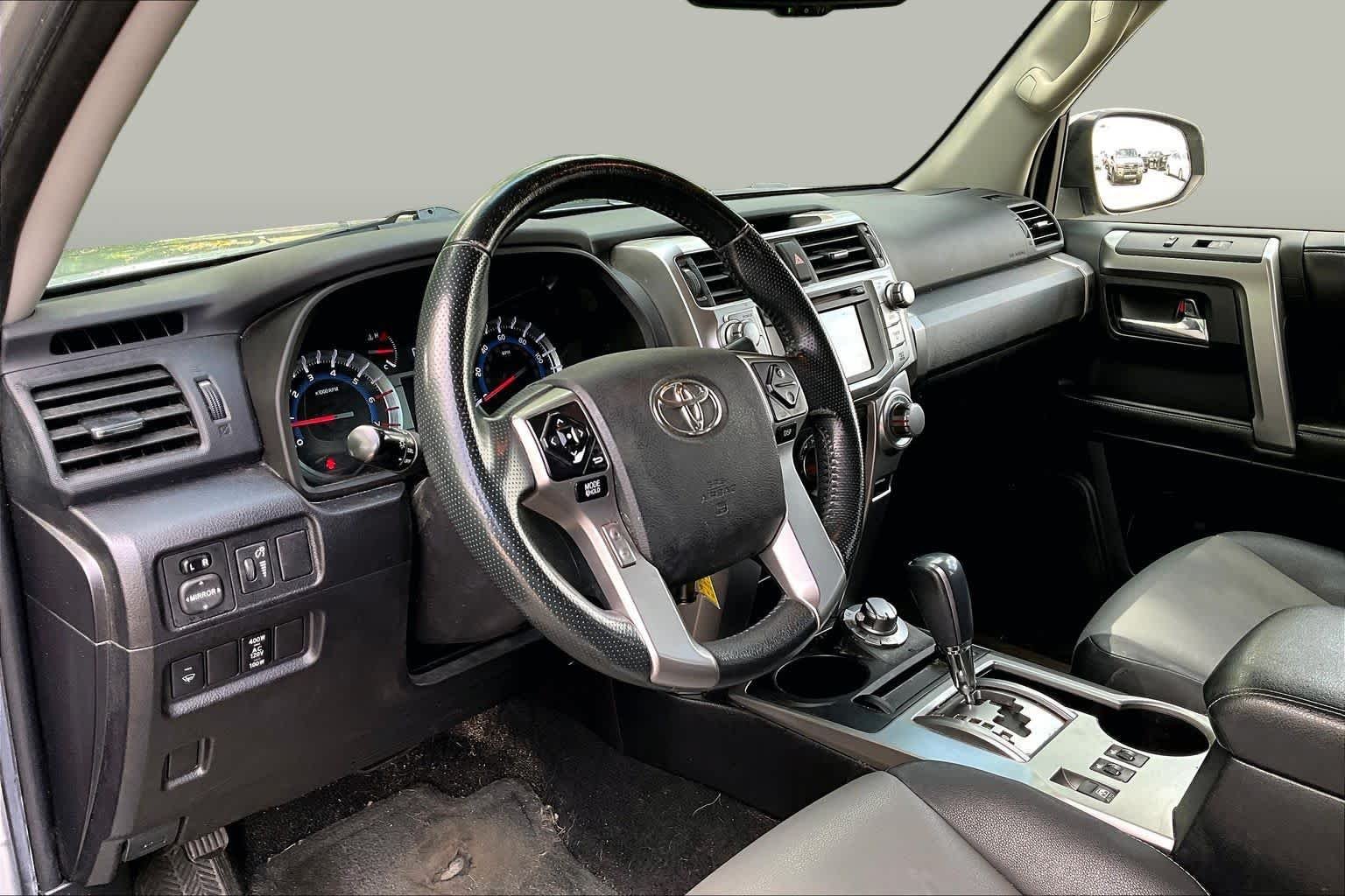 Used 2015 Classic Silver Metallic Toyota SR5 Premium image 16