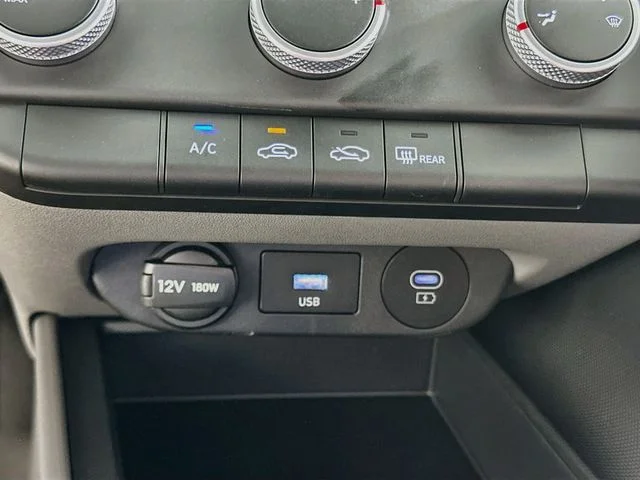 New 2026 Hyundai ELANTRA SE