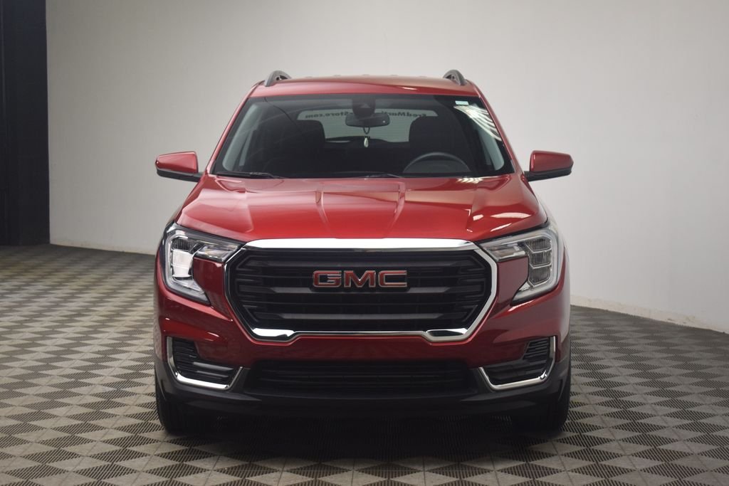 Used 2024 Volcanic Red Tintcoat GMC SLE image 21