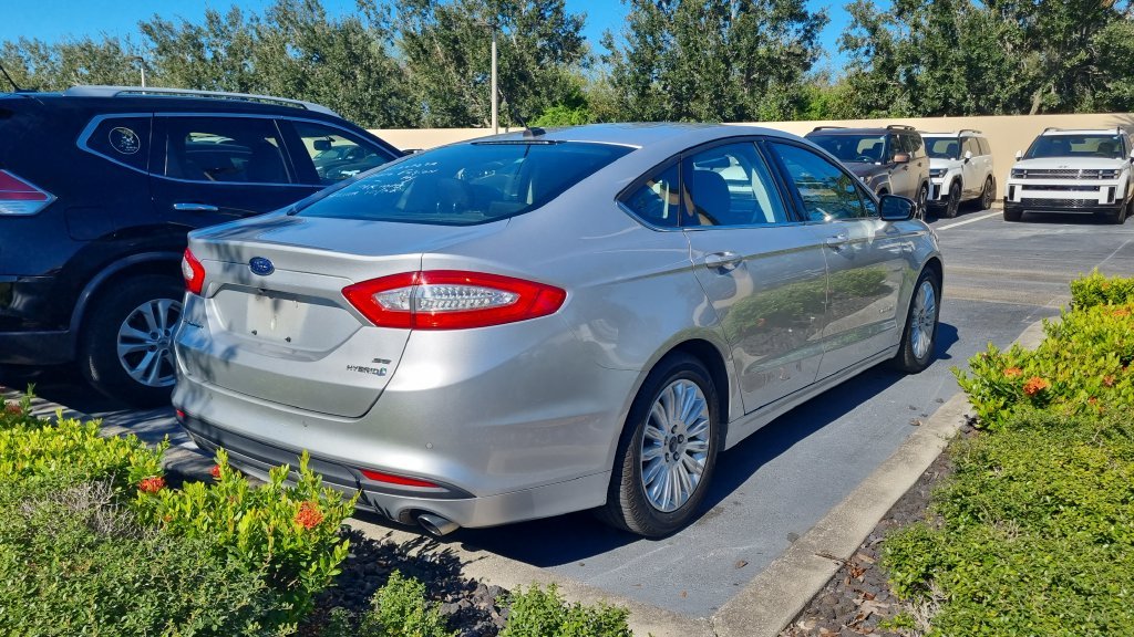 Used 2016 Silver Ford SE image 4