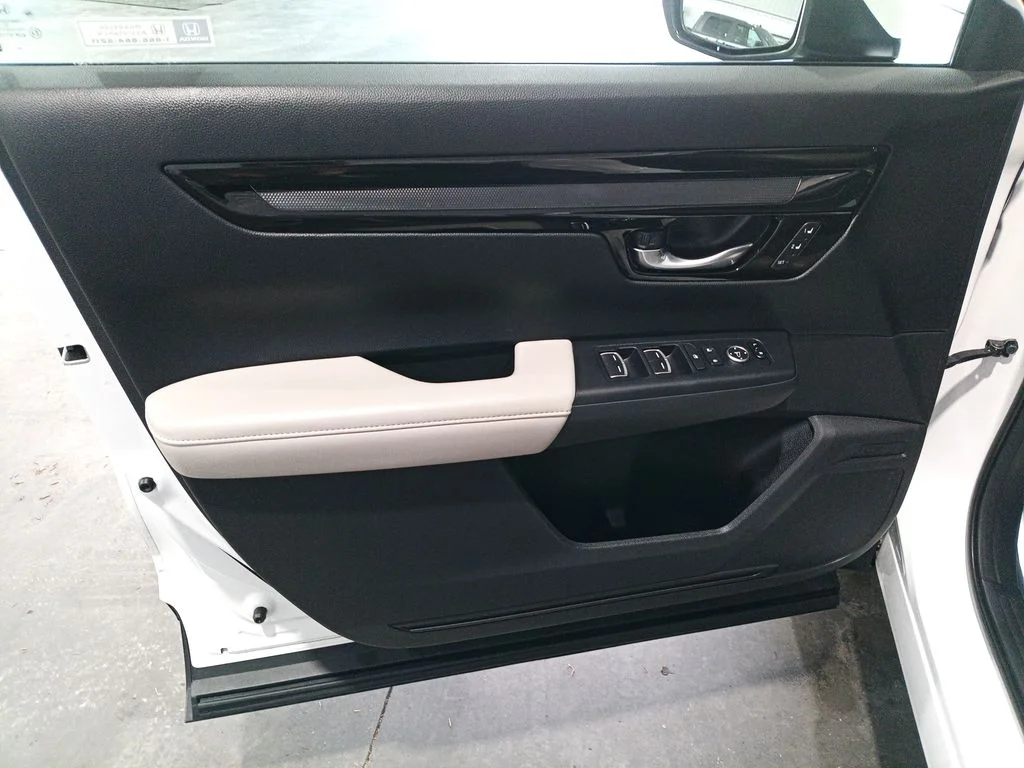 Used 2025 White Honda EX-L image 10