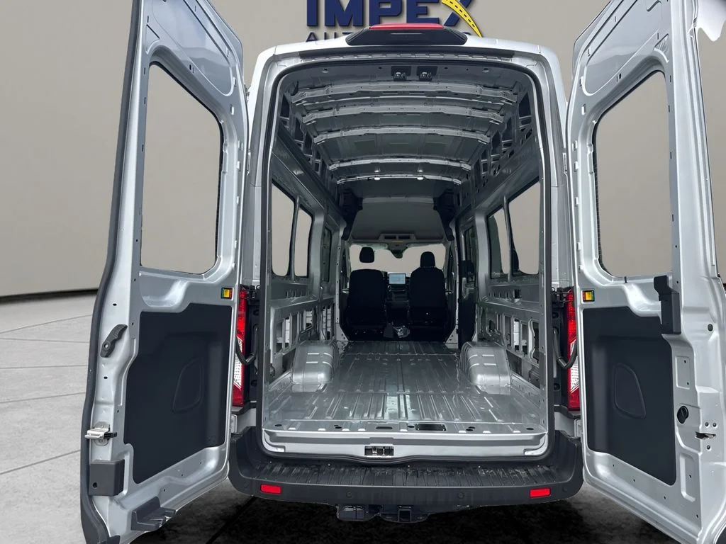 Used 2024 Silver Ford Base image 25