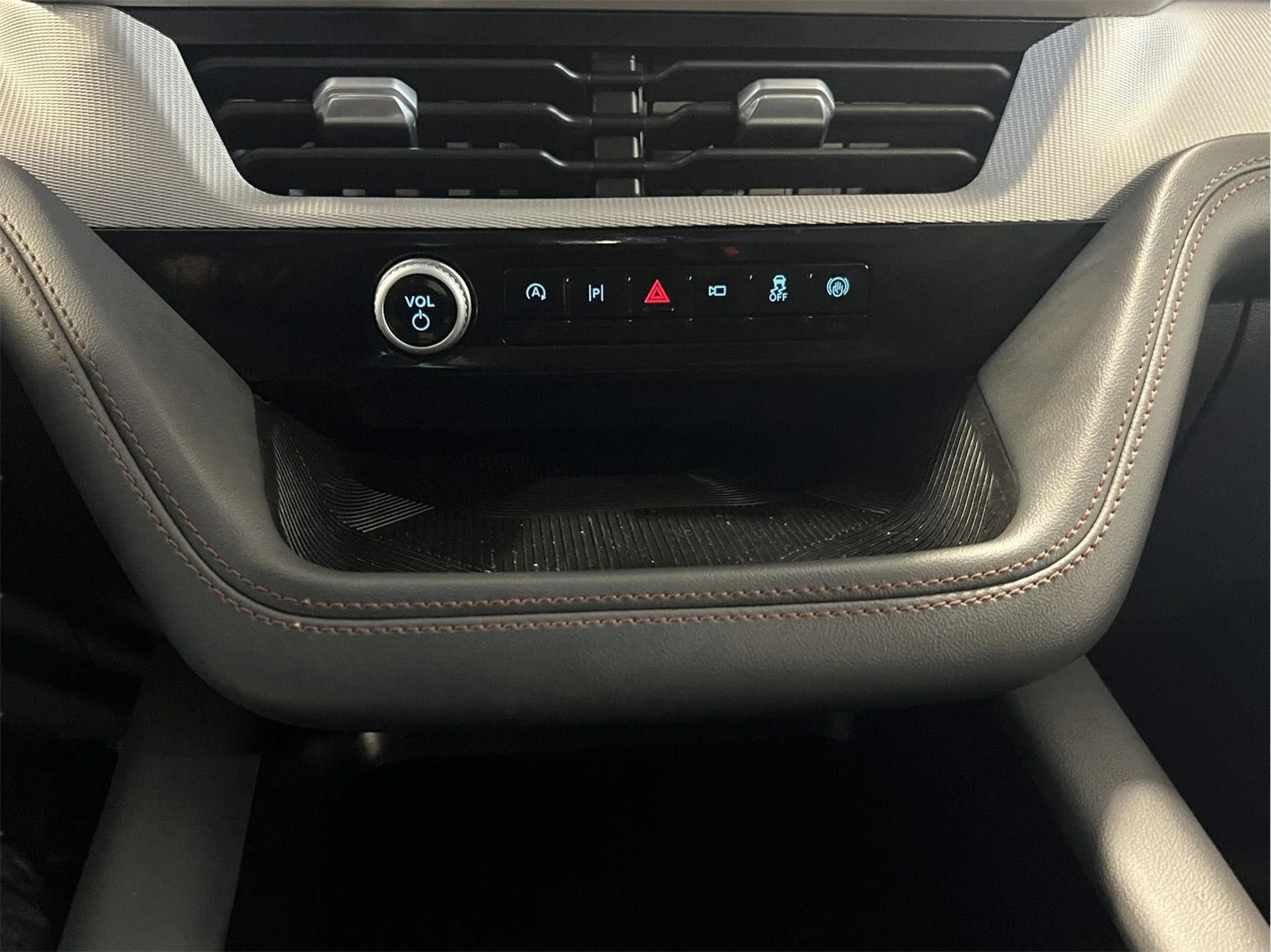Used 2025 Vapor Blue Ford Active image 23