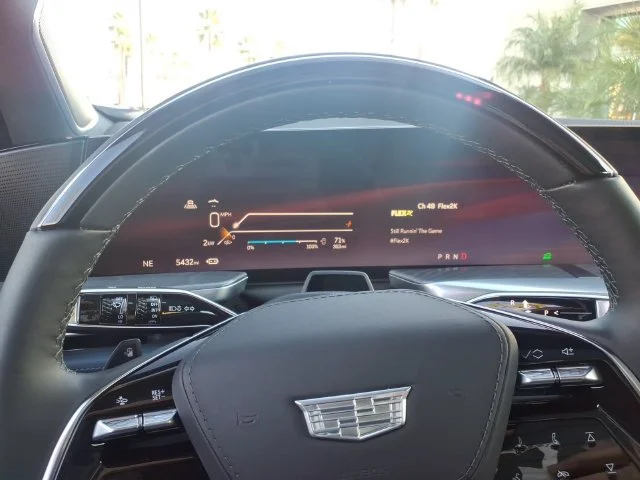 Used 2026 Luna Metallic (No longer available to order) Cadillac Premium Luxury image 17