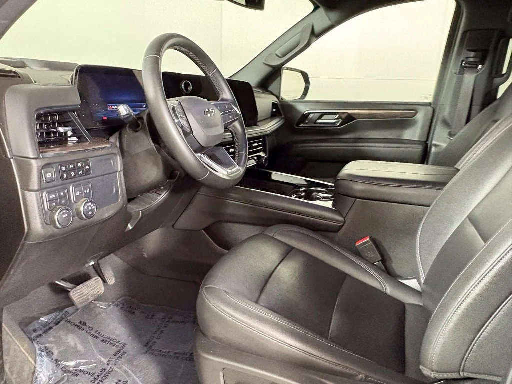 Used 2025 Black Chevrolet Z71 image 27
