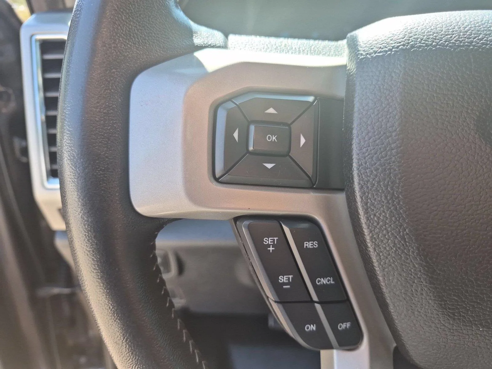 Used 2018 Stone Gray Metallic Ford LARIAT image 19