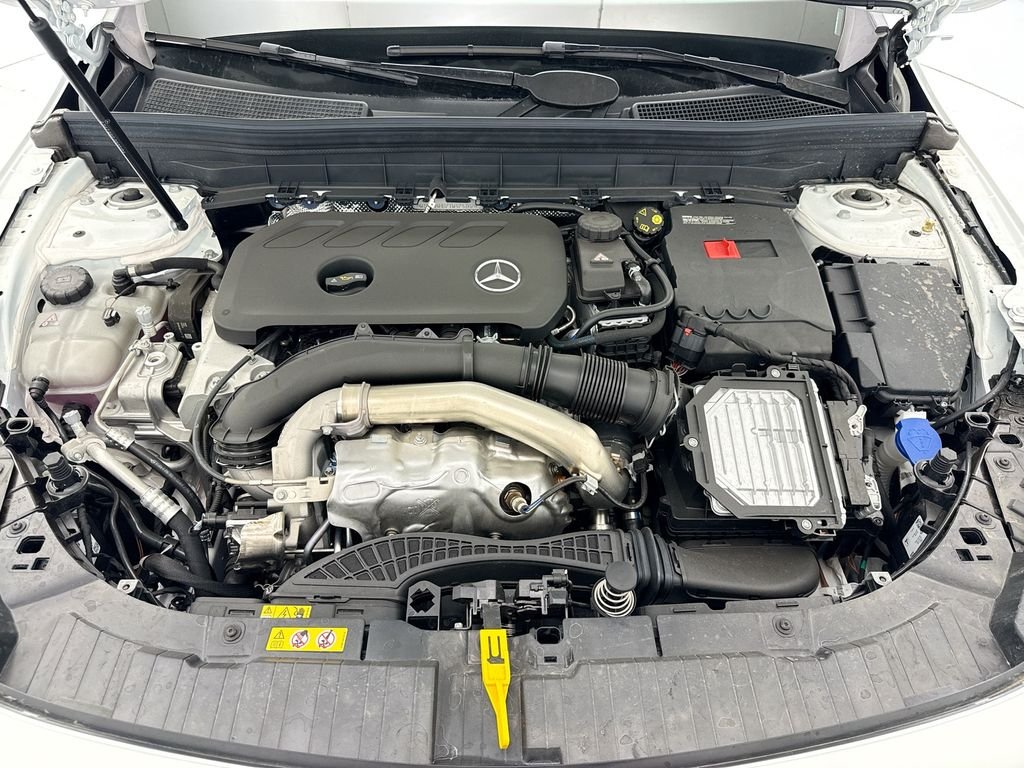 Used 2026 Polar White Mercedes-Benz GLB 250 image 27