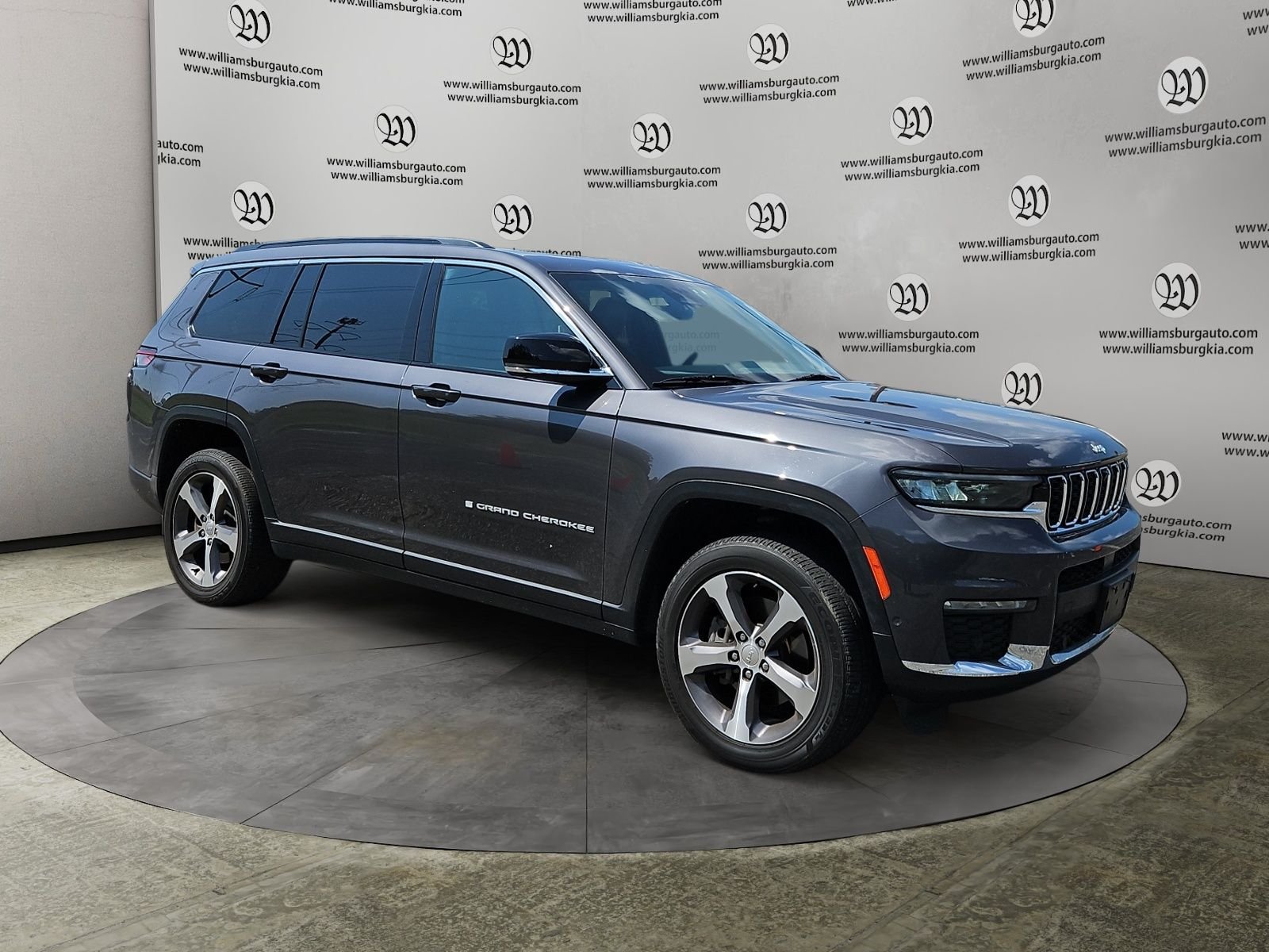 Used 2024 Gray Jeep Limited image 7